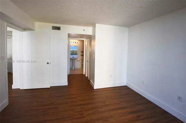 $2,600 | 540 Brickell Key Drive, Unit 826, Miami, FL 33131