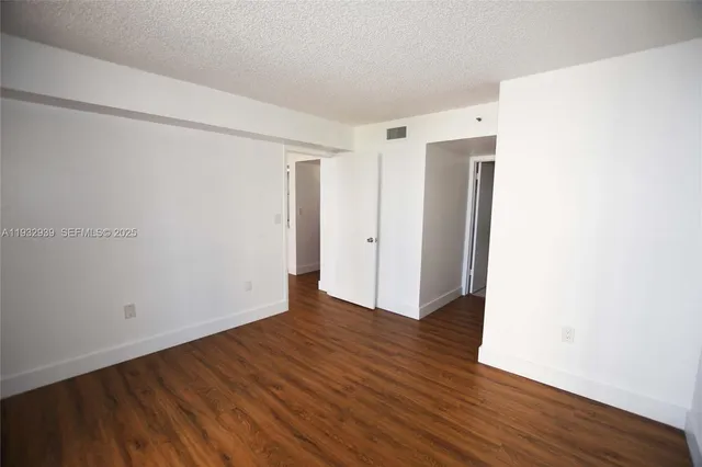 $2,600 | 540 Brickell Key Drive, Unit 826, Miami, FL 33131