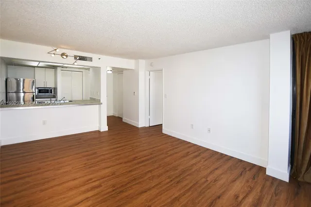 $2,600 | 540 Brickell Key Drive, Unit 826, Miami, FL 33131