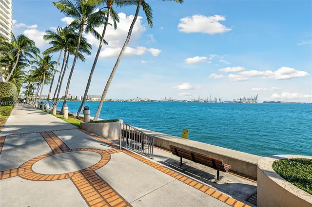 $2,600 | 540 Brickell Key Drive, Unit 826, Miami, FL 33131
