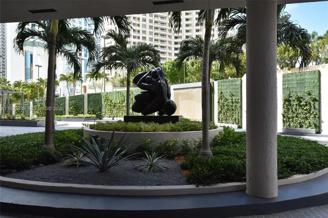 $2,600 | 540 Brickell Key Drive, Unit 826, Miami, FL 33131