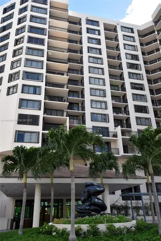 $2,600 | 540 Brickell Key Drive, Unit 826, Miami, FL 33131