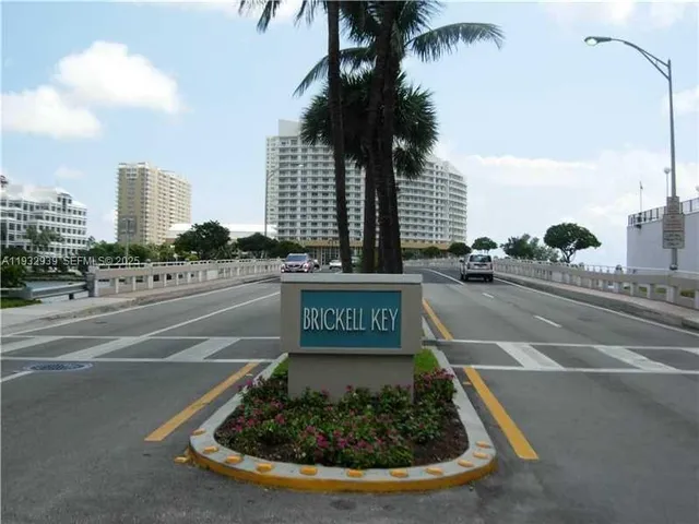 $2,600 | 540 Brickell Key Drive, Unit 826, Miami, FL 33131