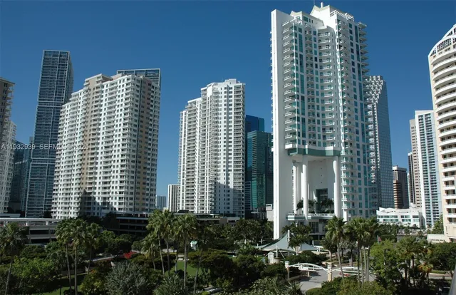 $2,600 | 540 Brickell Key Drive, Unit 826, Miami, FL 33131