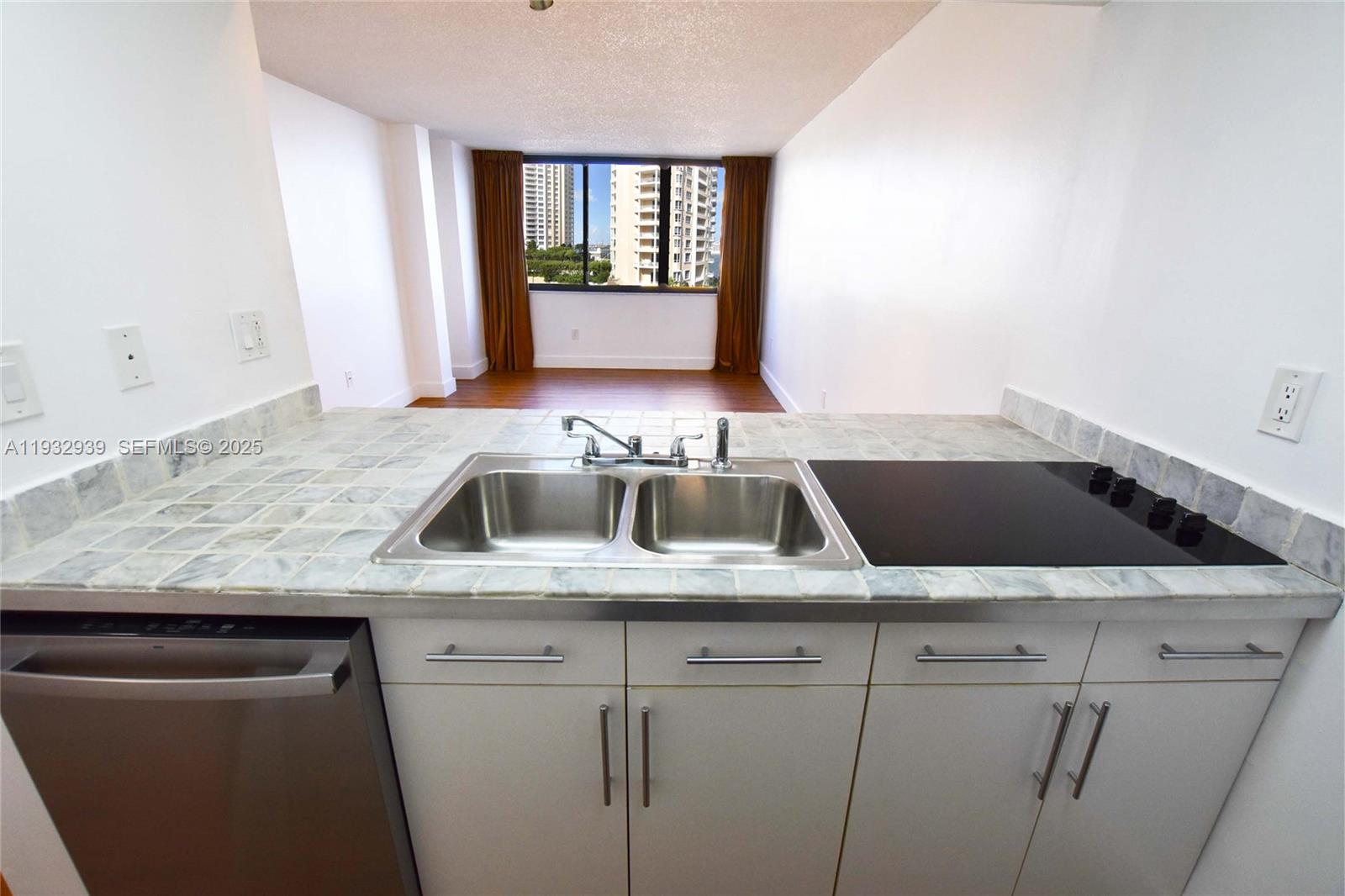 540 Brickell Key Drive, Unit 826 Miami, FL 33131 - Photo 7 of 46