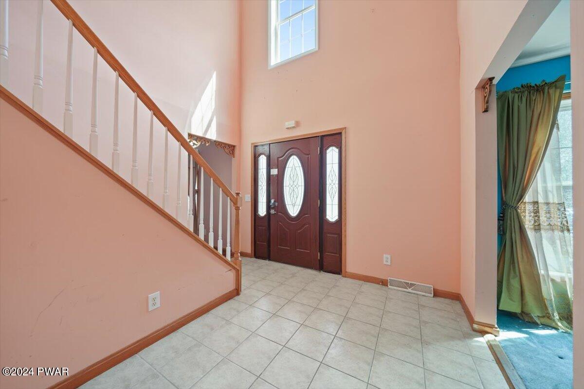 121 Caribou Road Dingmans Ferry, PA 18328 - Photo 7 of 38 Foyer