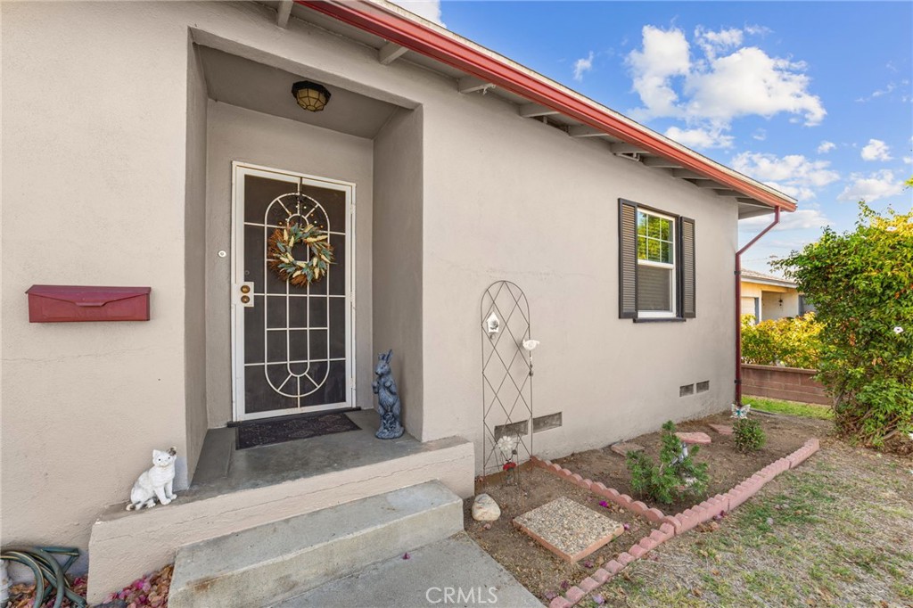 3924 Wayne Court Riverside, CA 92504 - Photo 8 of 31 a front view of a house with garden