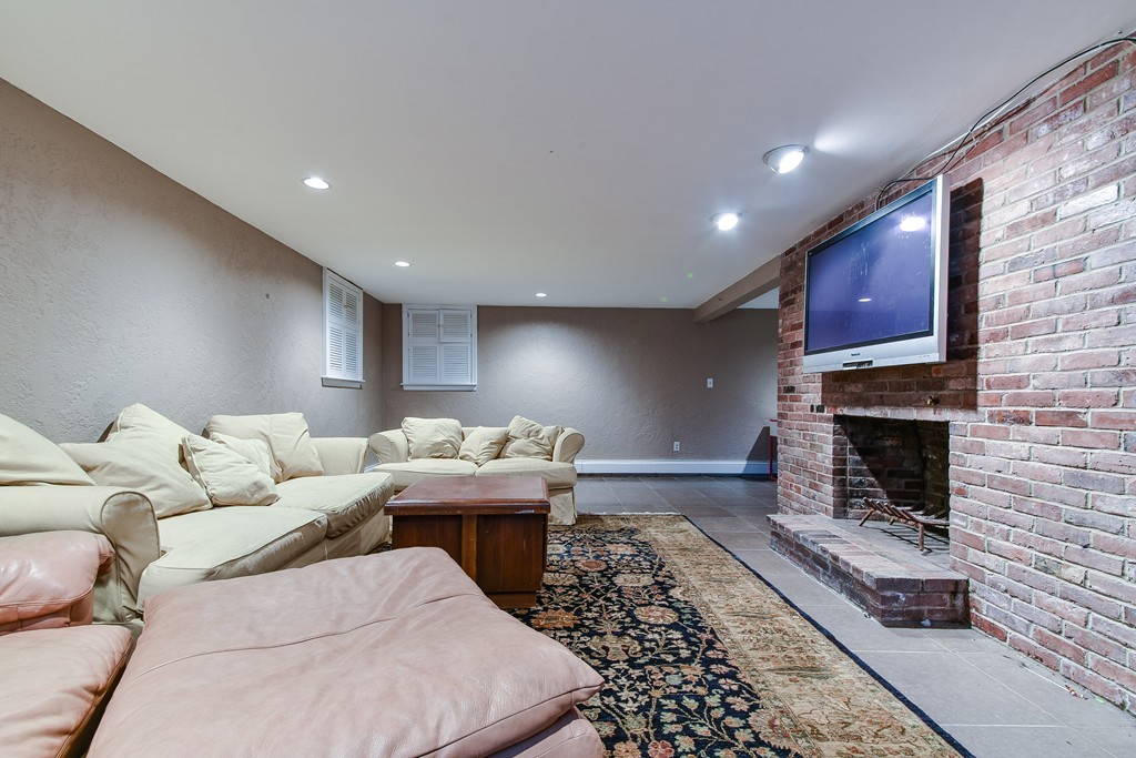 22 Dover Road Dover, MA 02030 - Photo 18 of 24 Gallery Image 18