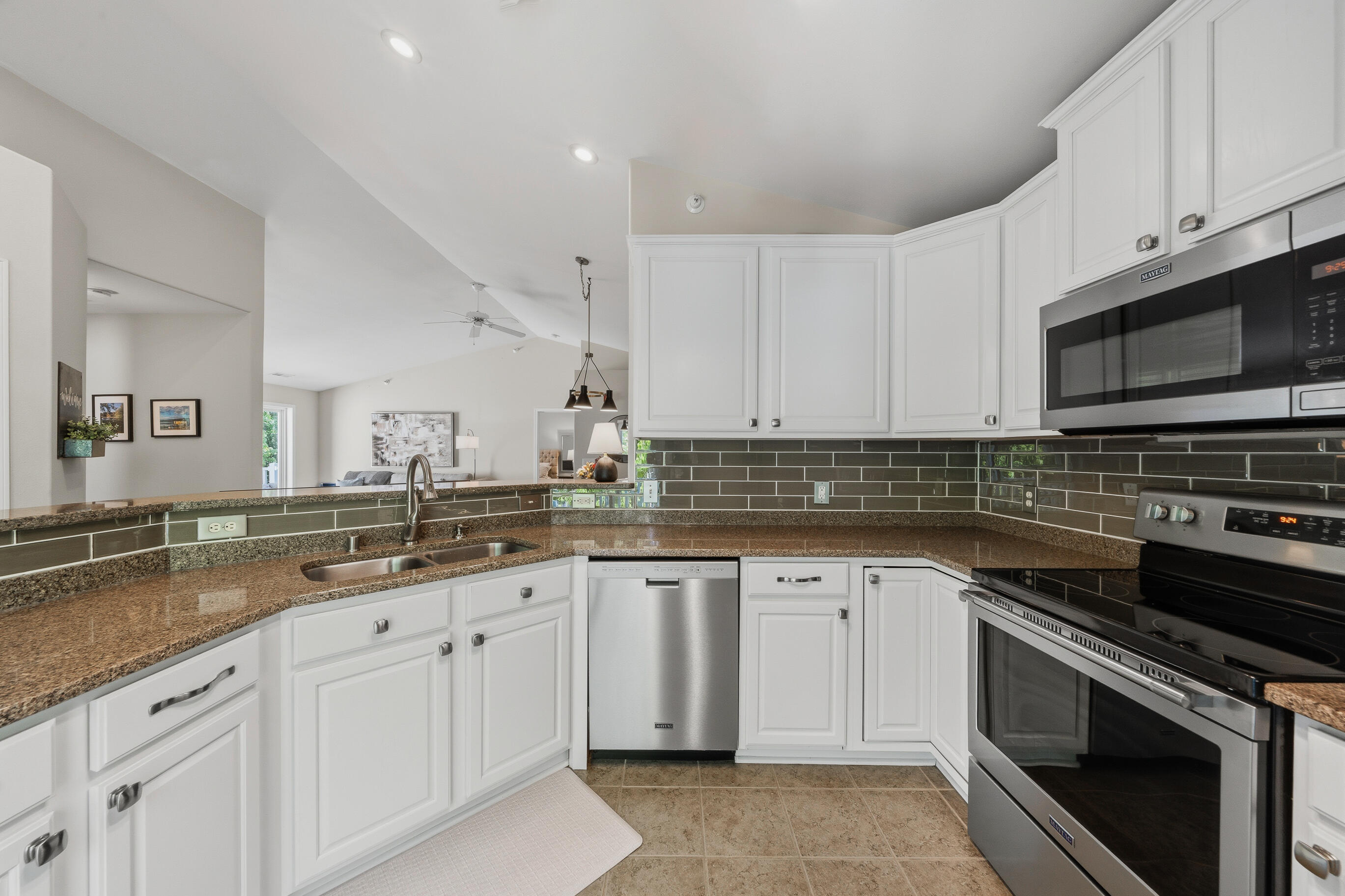 370 East Veterans Way, Unit 5 Mukwonago, WI 53149 - Photo 11 of 56 Kitchen