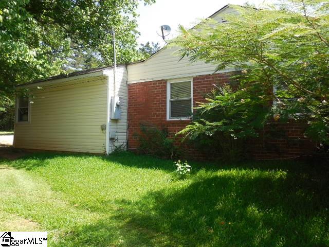 212 Crestfield Road Greenville, SC 29605 - Photo 2 of 14 Gallery Image 2