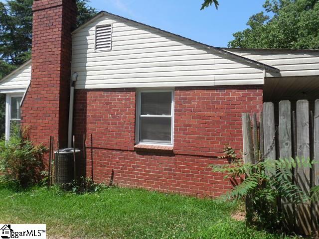 212 Crestfield Road Greenville, SC 29605 - Photo 3 of 14 Gallery Image 3