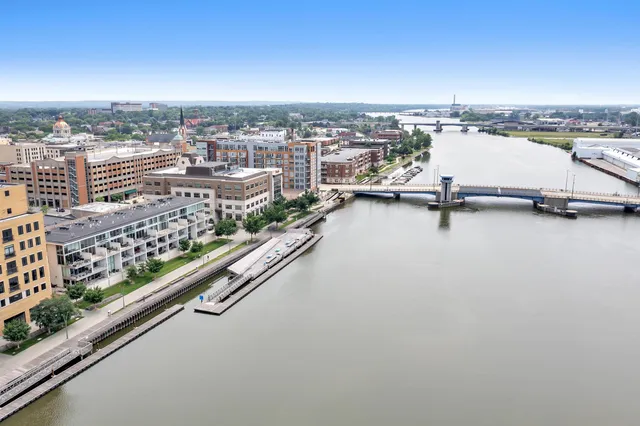 $254,900 | 101 Cherry Street, Unit 204, Green Bay, WI 54301