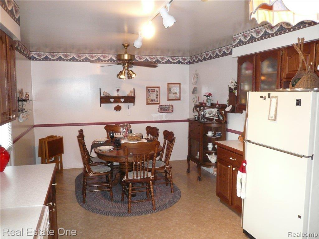2510 East Rose Center Road Highland, MI 48356 - Photo 4 of 18 generous eating space in kitchen