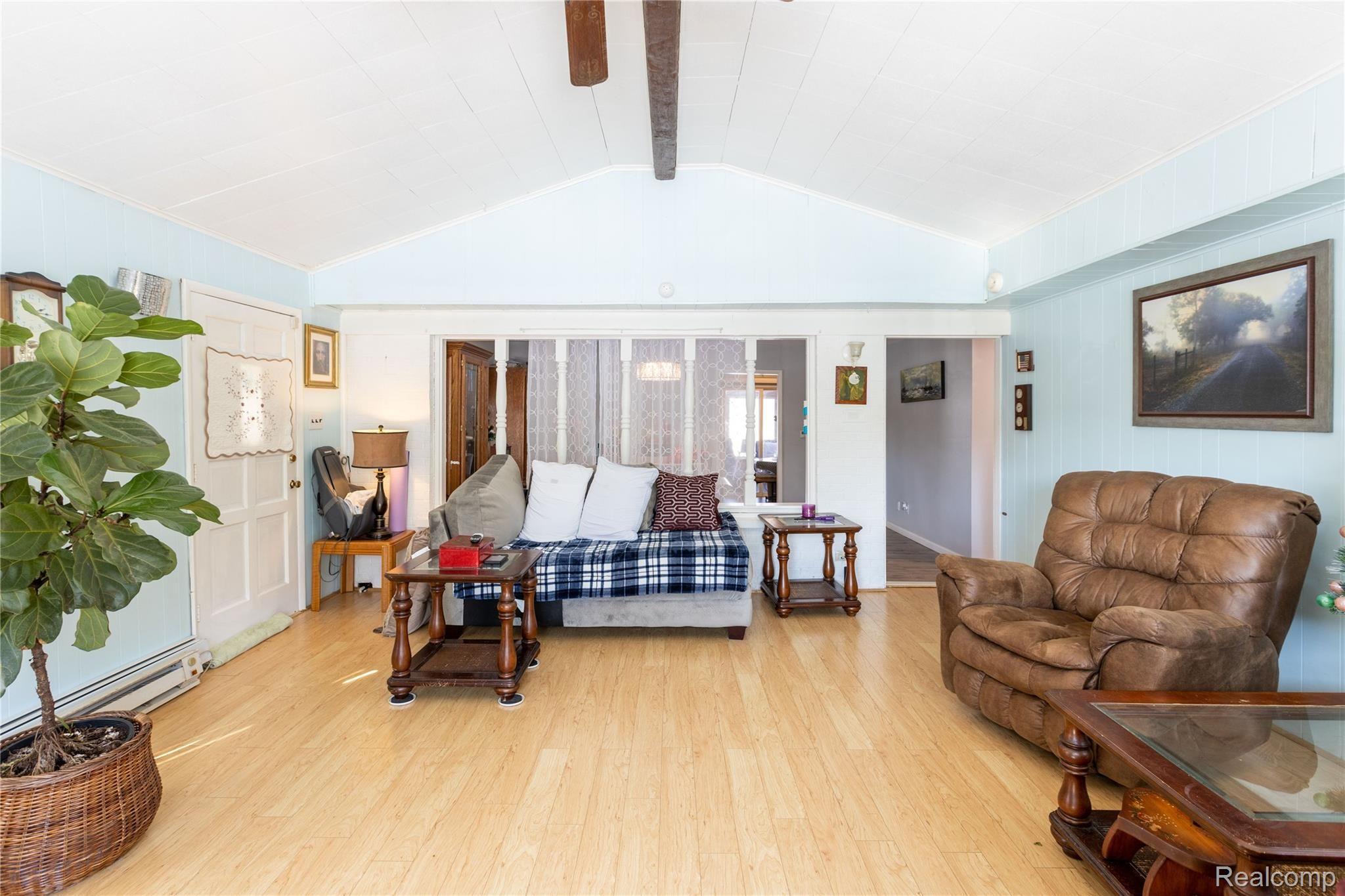 11085 Hyne Road Brighton, MI 48114 - Photo 6 of 31 11085 Hyne Rd, Brighton (6 of 32).jpg