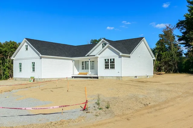 $827,000 | 90 High Range Road, Londonderry, NH 03053