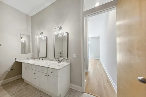 $4,000 | 1003 West Buena Avenue, Unit 3W, Chicago, IL 60613