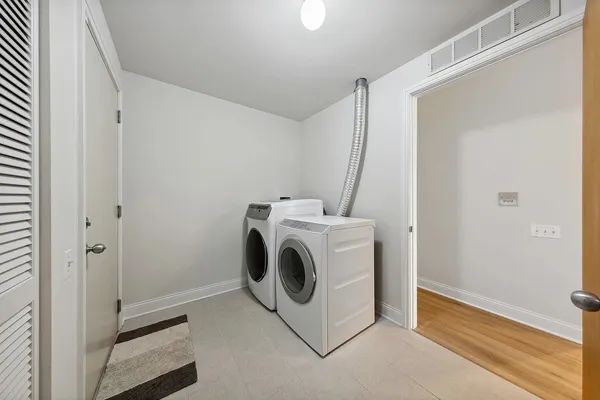 $4,000 | 1003 West Buena Avenue, Unit 3W, Chicago, IL 60613
