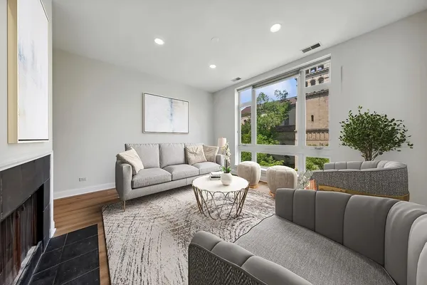$4,000 | 1003 West Buena Avenue, Unit 3W, Chicago, IL 60613