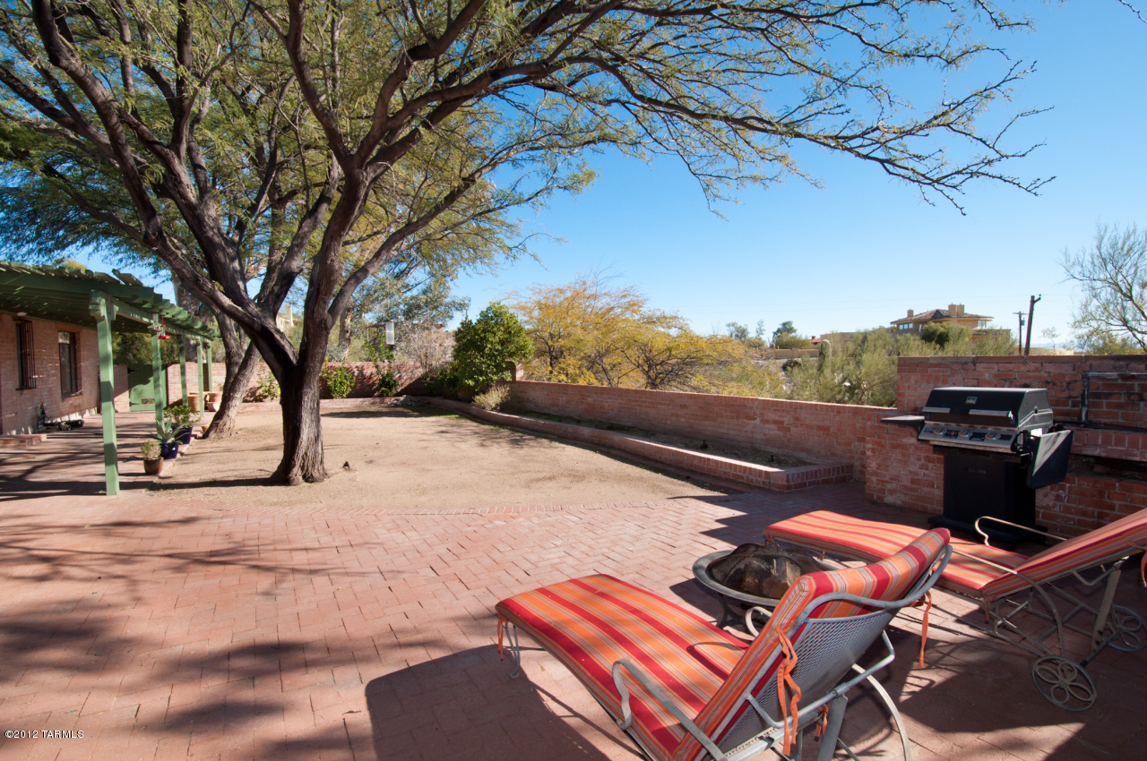 4550 North Hacienda Del Sol Road Tucson, AZ 85718 - Photo 6 of 32