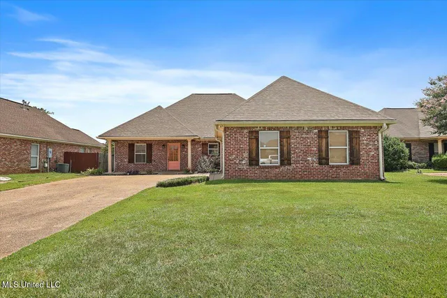 $274,900 | 328 Red Cedar Drive, Brandon, MS 39047