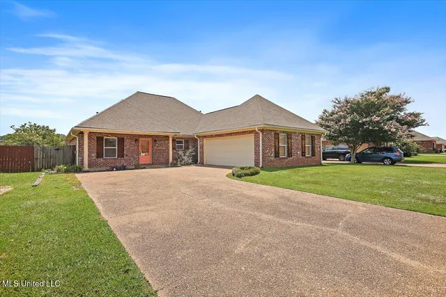 $274,900 | 328 Red Cedar Drive, Brandon, MS 39047