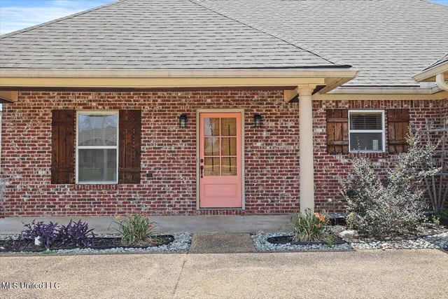 $274,900 | 328 Red Cedar Drive, Brandon, MS 39047