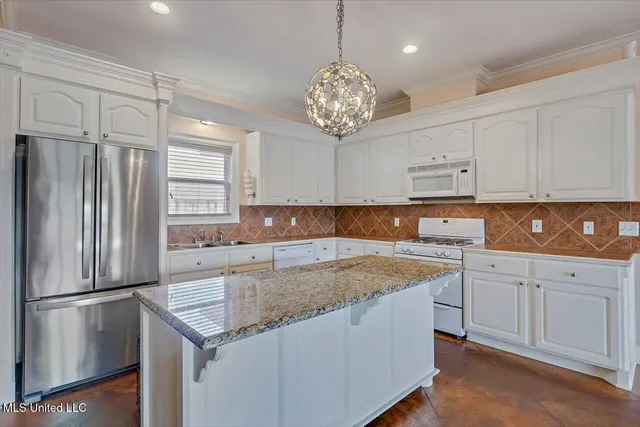 $274,900 | 328 Red Cedar Drive, Brandon, MS 39047