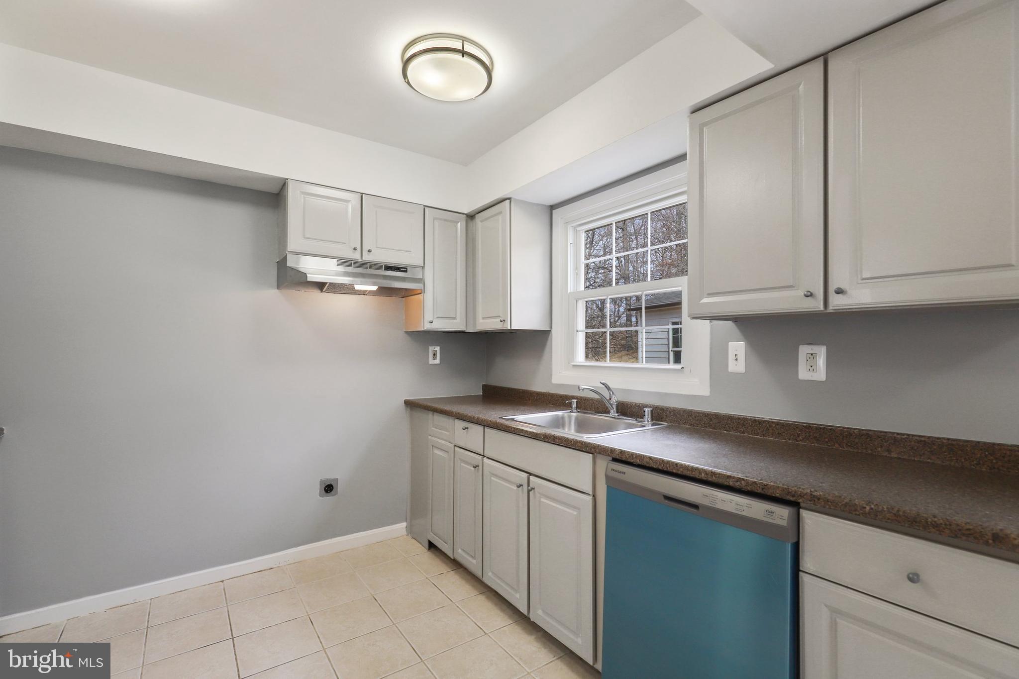 8810 Churchfield Lane Laurel, MD 20708 - Photo 13 of 51