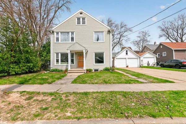 $310,000 | 106 West Parkway Boulevard, Appleton, WI 54911