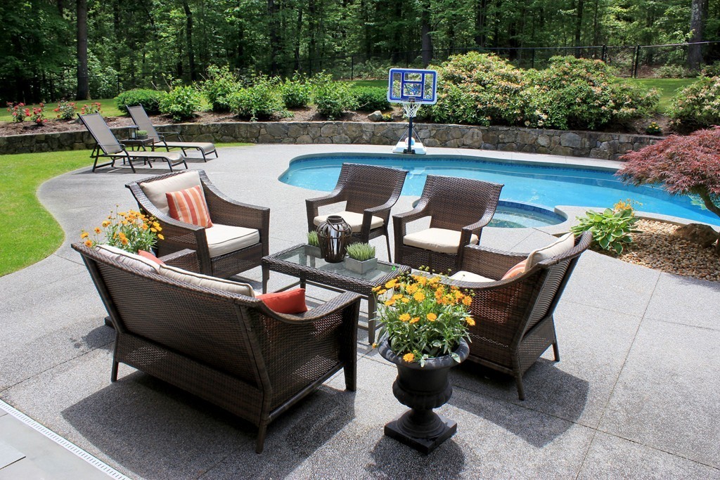 38 High Ridge Circle Franklin, MA 02038 - Photo 3 of 30 Gallery Image 3