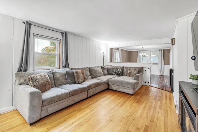 $399,000 | 16 Silver Hill Road, Derby, CT 06418