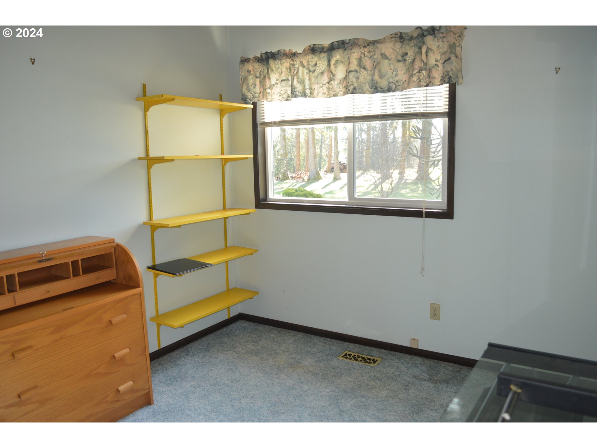 17524 South Palmer Road Oregon City, OR 97045 - Photo 16 of 26 a utility room with dryer and washer