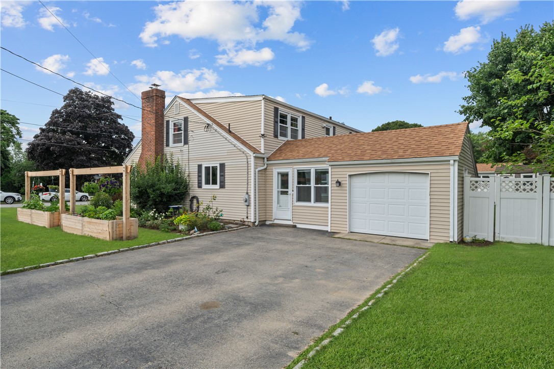 76 Sweetfern Road Warwick, RI 02888 - Photo 4 of 32