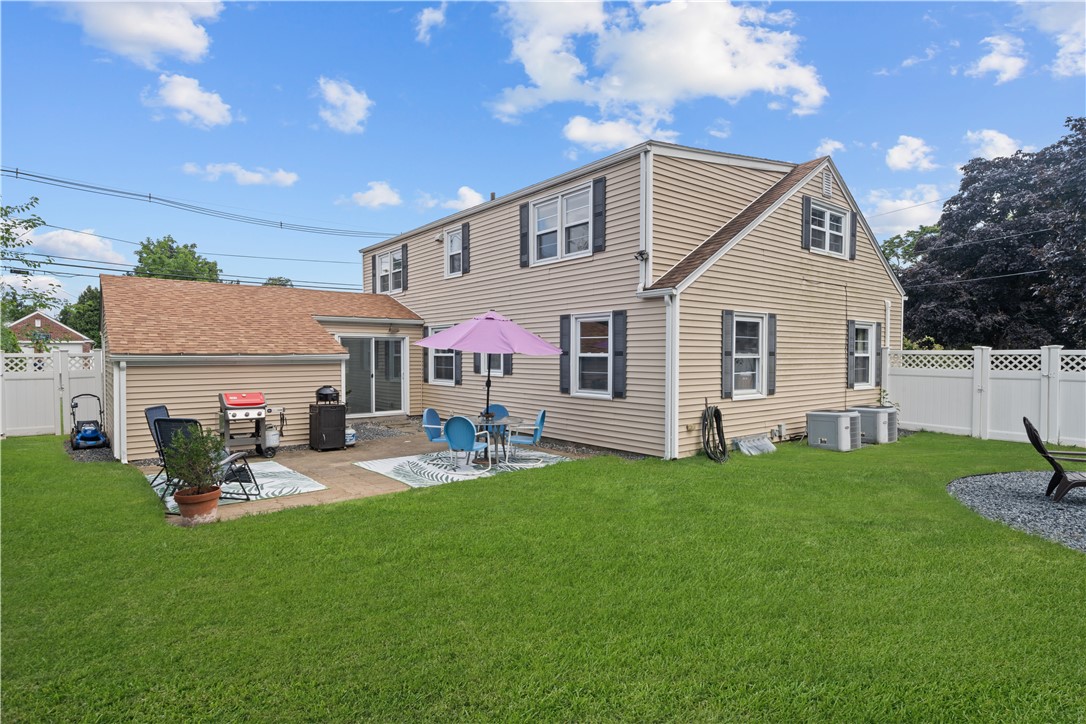 76 Sweetfern Road Warwick, RI 02888 - Photo 5 of 32