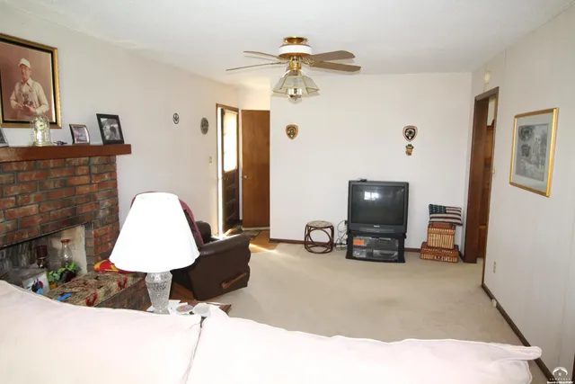 $369,950 | 21409 Mc Louth Road, McLouth, KS 66054