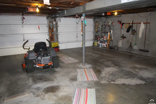 $369,950 | 21409 Mc Louth Road, McLouth, KS 66054