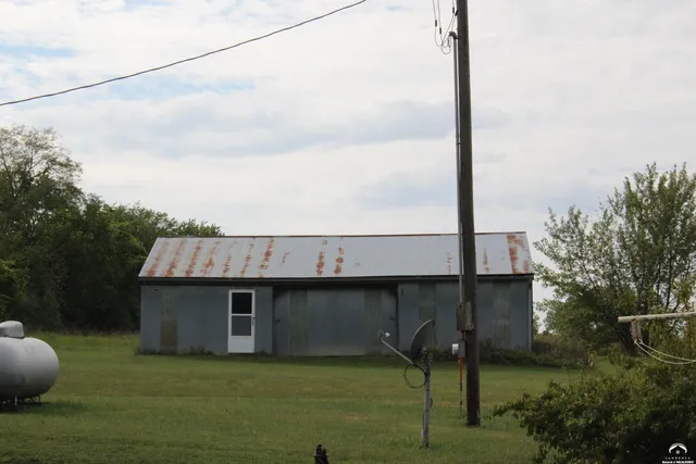 $369,950 | 21409 Mc Louth Road, McLouth, KS 66054