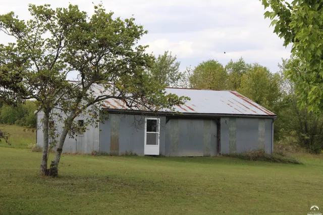 $369,950 | 21409 Mc Louth Road, McLouth, KS 66054