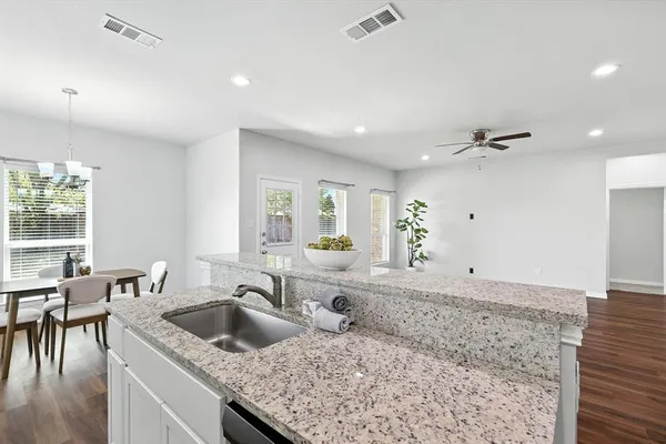 $339,800 | 1601 Jupiter Lane, Ennis, TX 75119