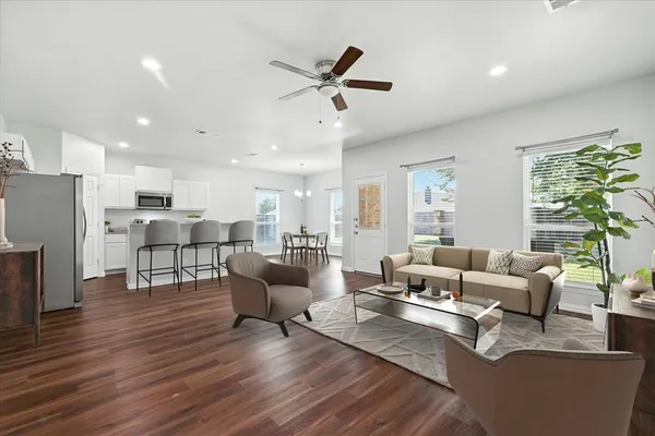 $339,800 | 1601 Jupiter Lane, Ennis, TX 75119