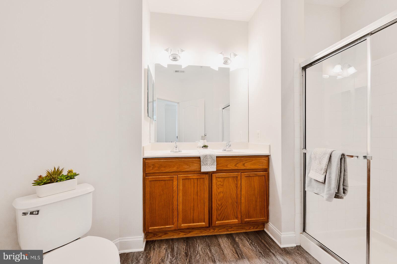 13132 Brooktree Lane Laurel, MD 20707 - Photo 14 of 35 LIGHT & BRIGHT DEFINES THIS BATHROOM
