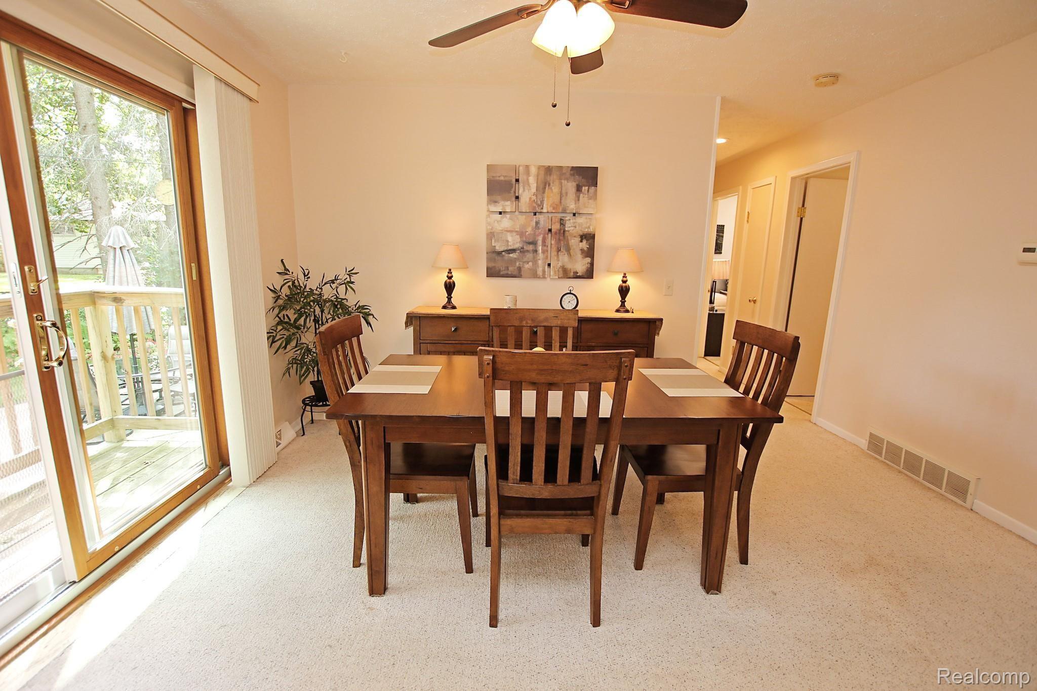 5825 Crescent Road Waterford, MI 48327 - Photo 10 of 44 10) Dining Room.jpg