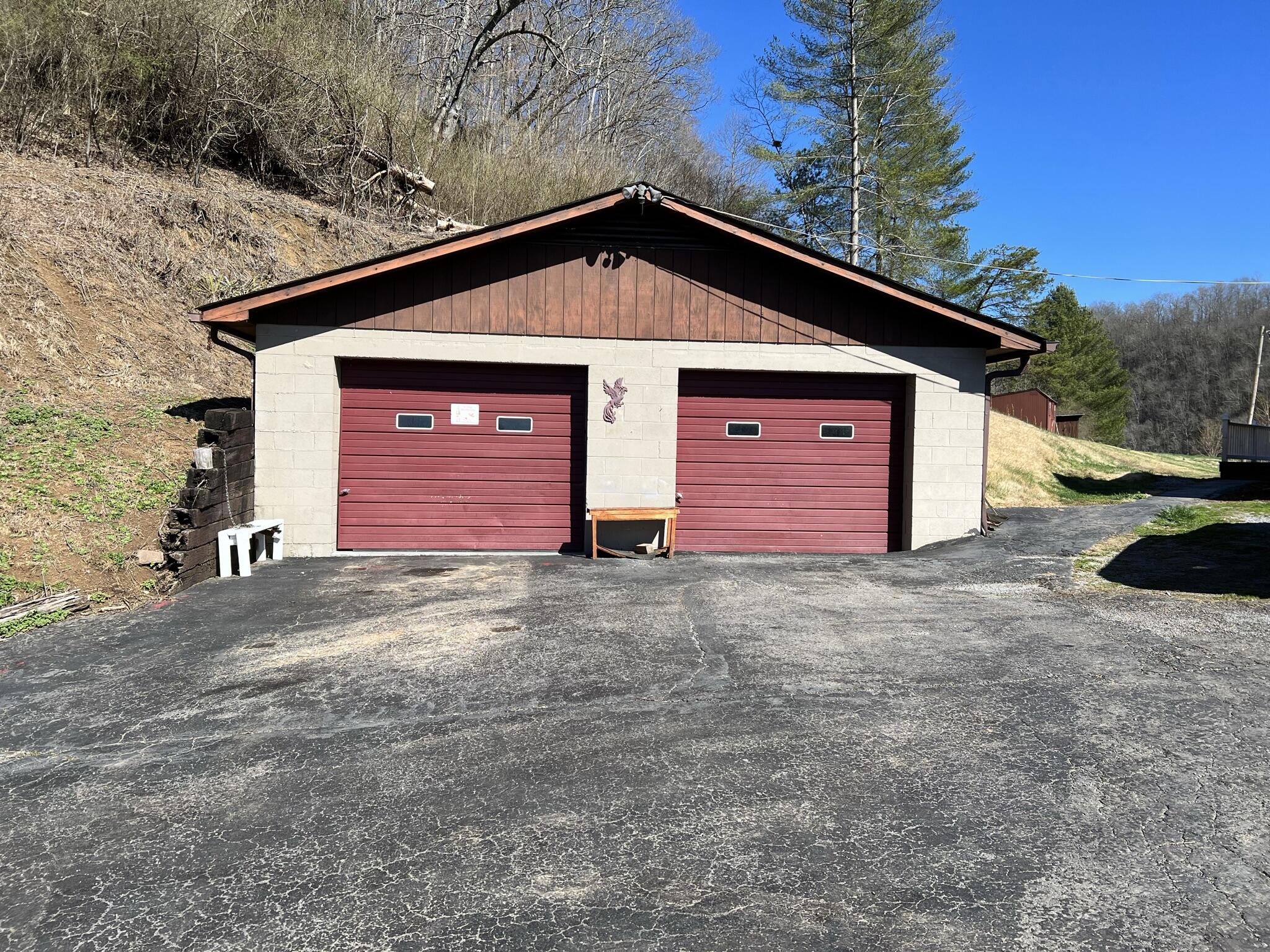 8148 Fairview Road Duffield, VA 24244 - Photo 31 of 38 2-CAR GARAGE