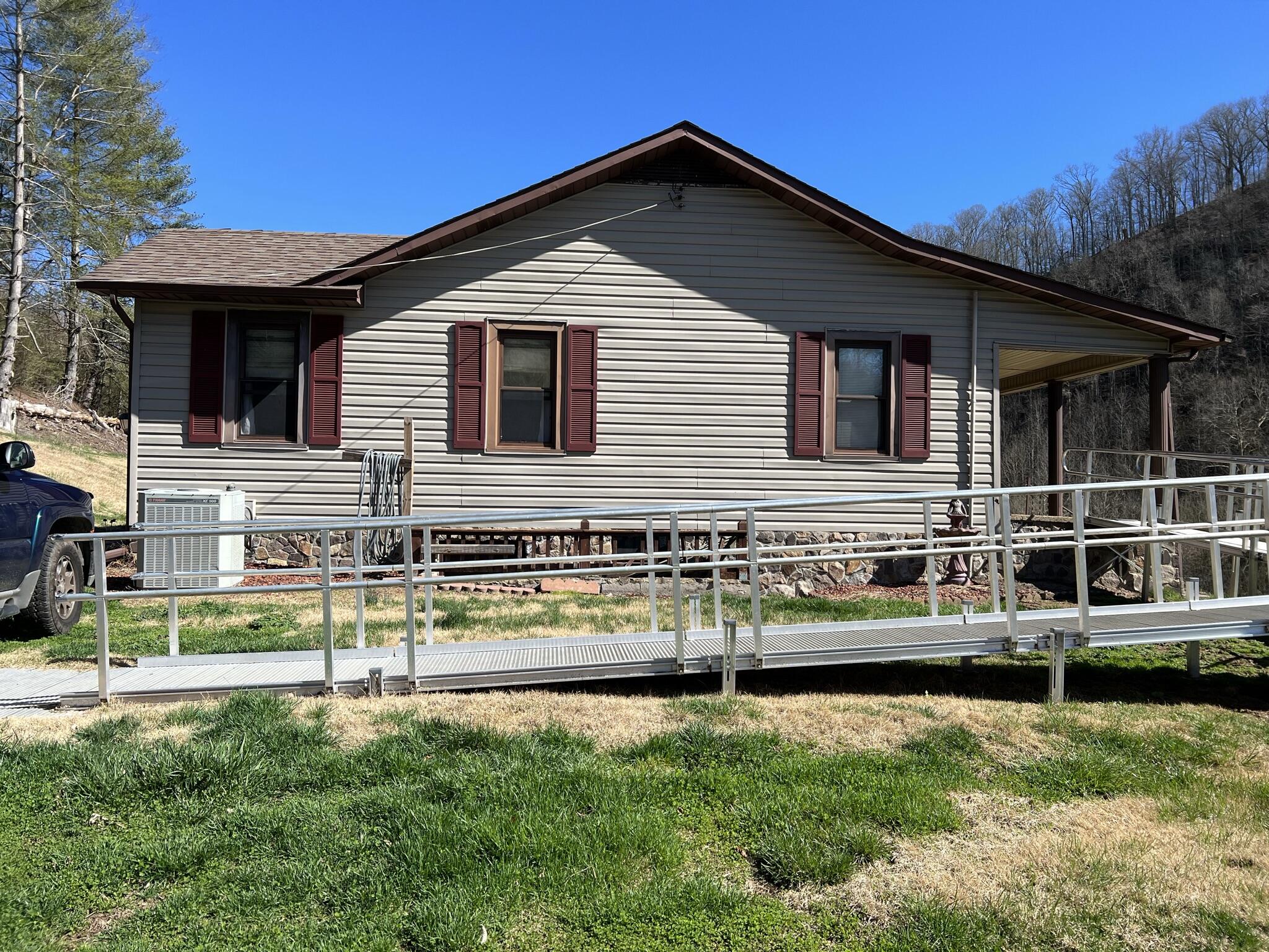 8148 Fairview Road Duffield, VA 24244 - Photo 8 of 38 *
