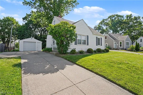 $155,000 | 1711 Thornapple Avenue, Akron, OH 44301