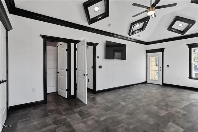 a view of a livingroom with a ceiling fan