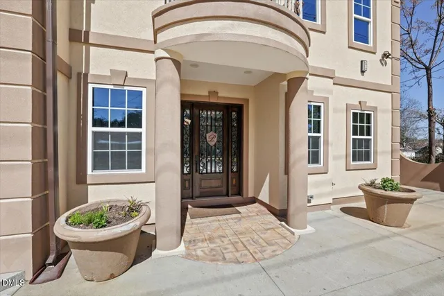 a view of a house with outdoor space