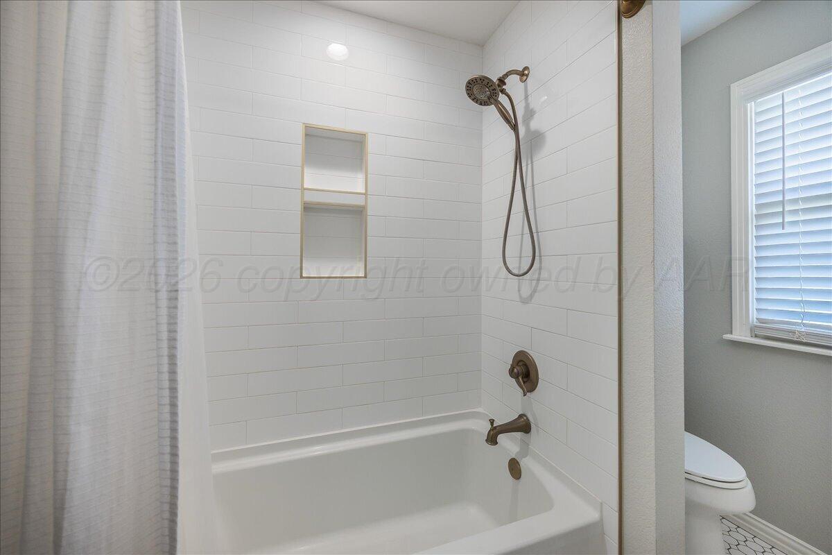 6100 Jameson Road Amarillo, TX 79106 - Photo 16 of 28 22-Shower 2