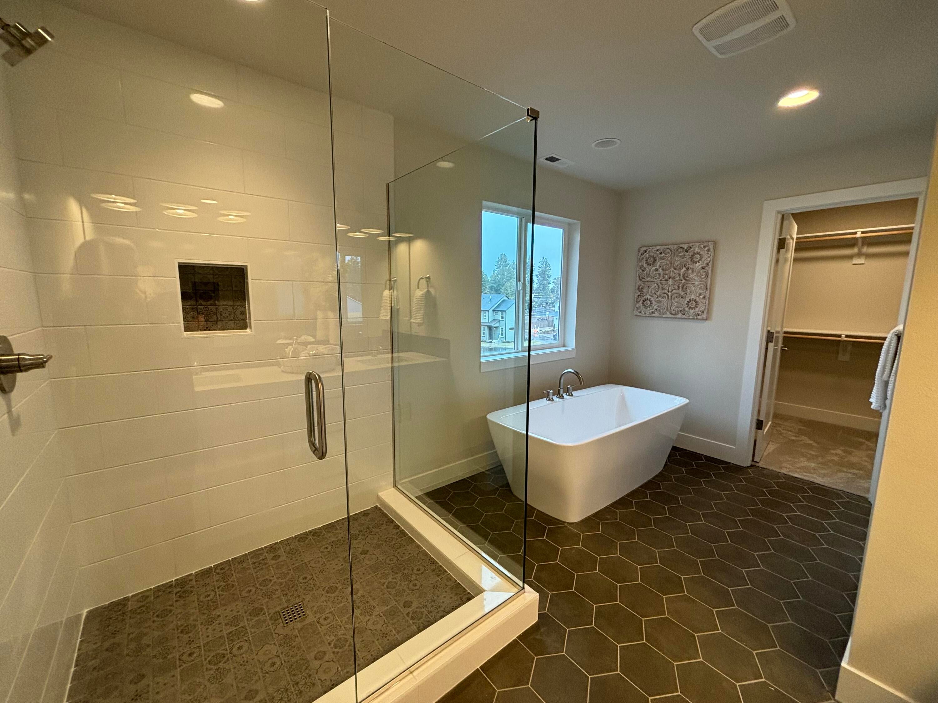 20170 Roper Lane, Unit LOT 19 Bend, OR 97703 - Photo 18 of 22 Primary Bathroom
