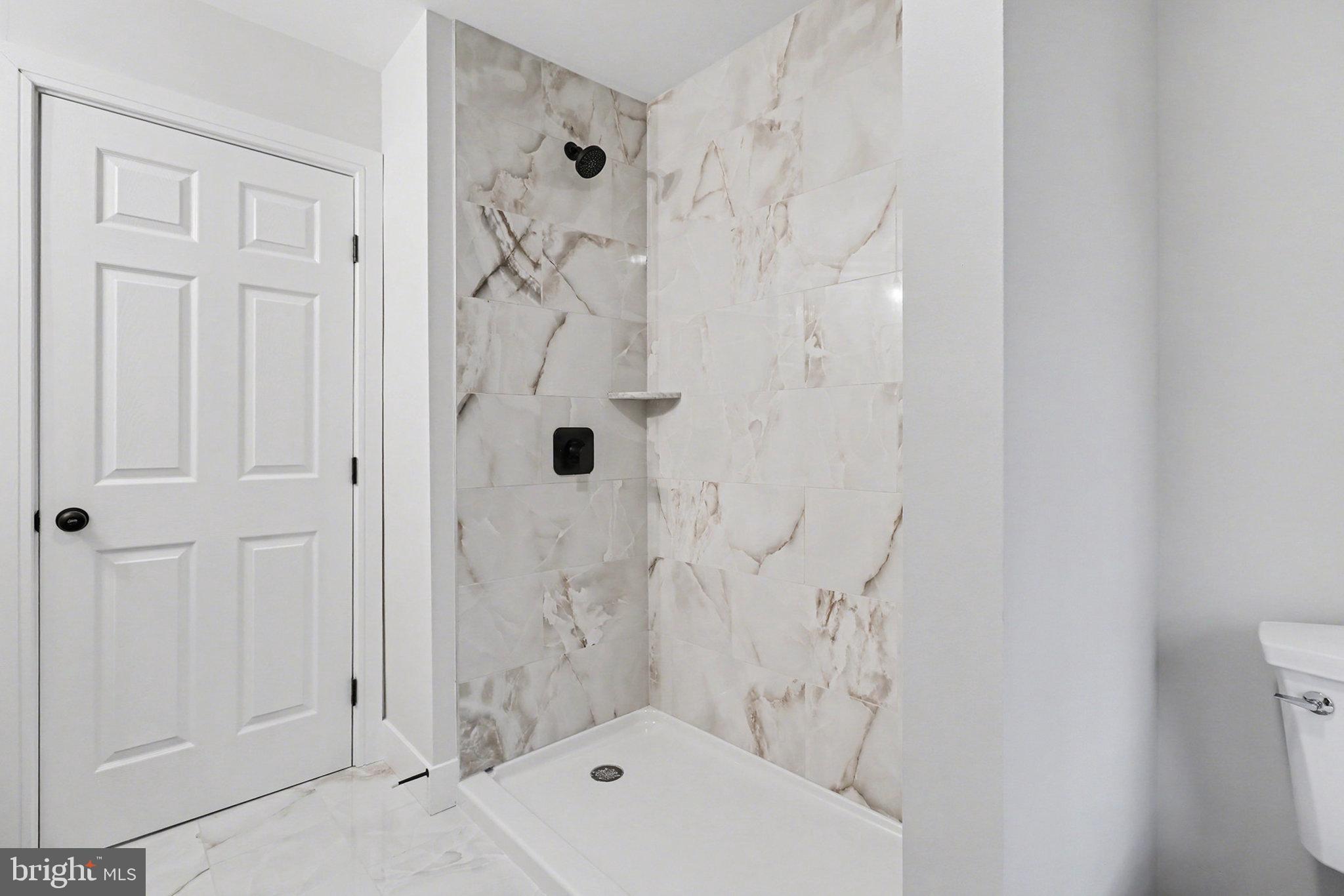 626 Sand Hill Road Hershey, PA 17033 - Photo 17 of 29 a bathroom with a bathtub and a shower